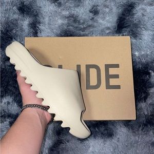 Yeezy slide bone size 9 men’s